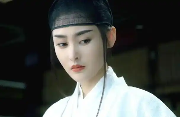 张天爱身穿露背礼服惊艳全场(张天爱新剧杀青)1