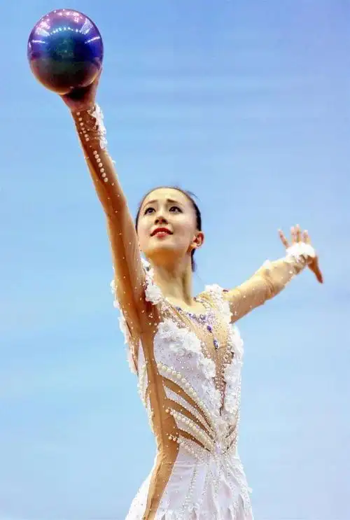 张豆豆因 "挺胸照" 走红,10年后竟成孙杨依靠,令人意外