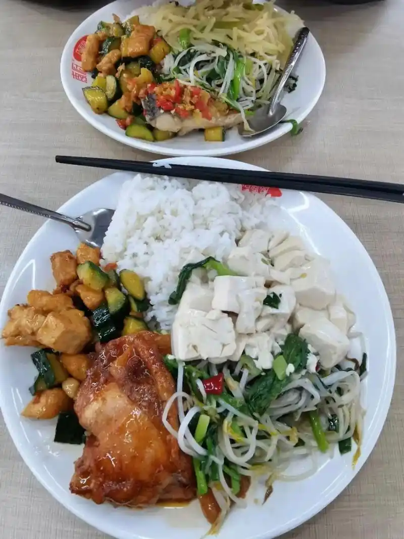 滁州学院的食堂饭菜还可以呀!