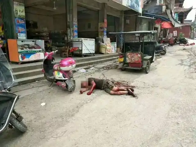 血迹斑斑!广西惊现砍人事件,2男子当场被砍死