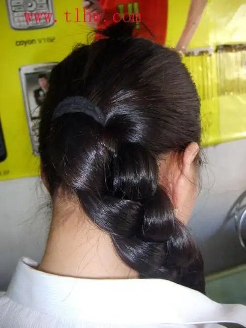 新疆库车抓拍的盘辫髻 抓拍_中国长发