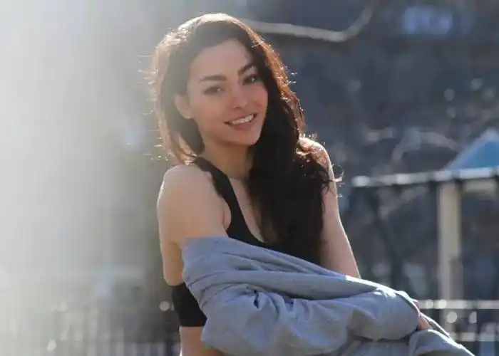 最近这个妹子很火中法混血模特adrianneho