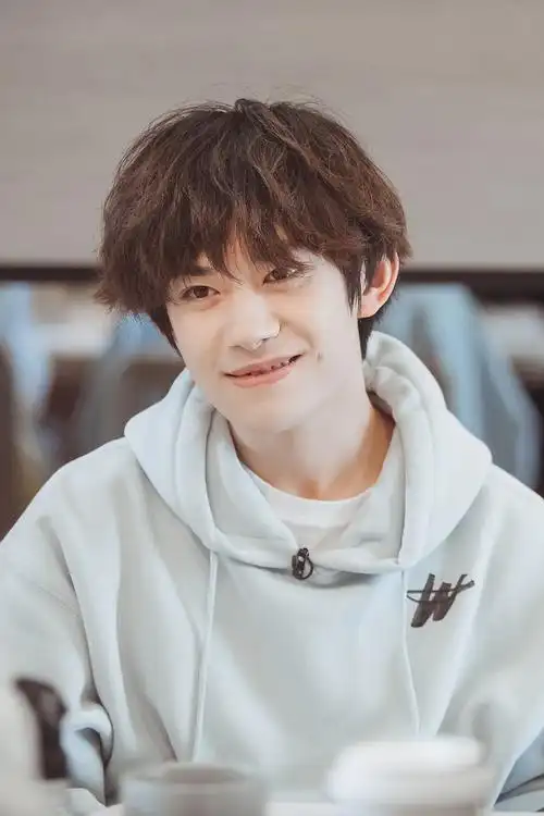 易烊千玺壁纸高清无水印~ - 知乎