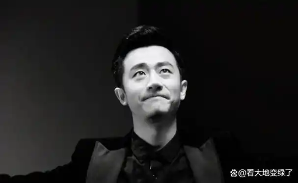 当红演员黄轩分手父亲早逝后我跟妈妈相互逼婚的日子