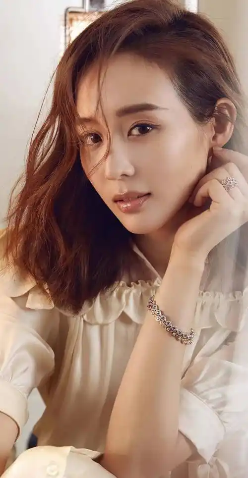 张钧甯的前男友大家都认识,那就是国民女神高圆圆的老公赵又廷,不知道