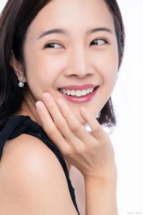 因此,拥有一口漂亮的牙齿对于想要拥有美丽脸型的人来说是至关重要的.