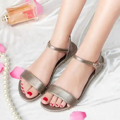 2017夏季新款露趾百搭真皮凉鞋女一字扣平跟女鞋皮凉鞋女平底鞋