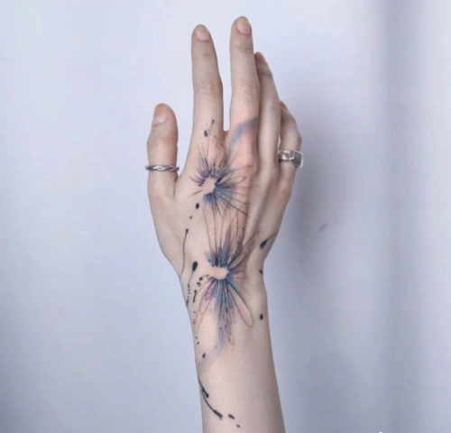 手背彩色文艺纹身欣赏个性手背纹身