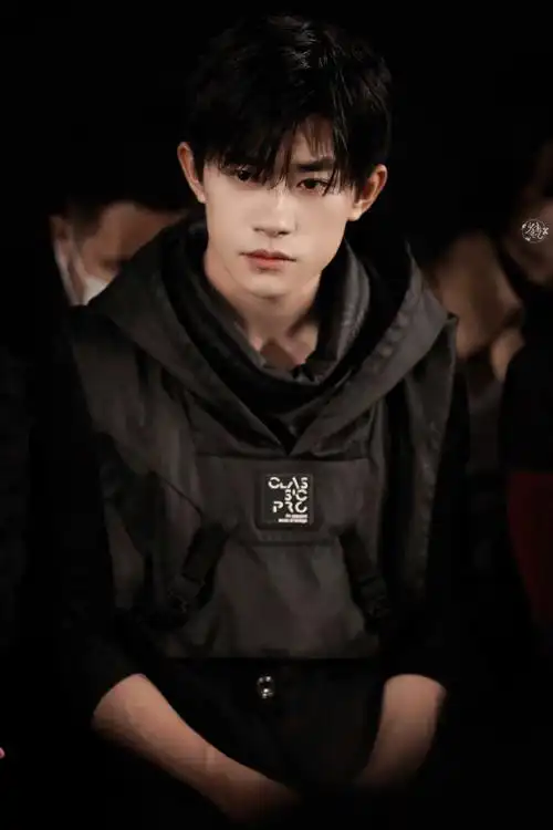 头发丝都是帅的    @tfboys-易烊千玺  #四字 易烊千玺 yyqx 四字弟弟