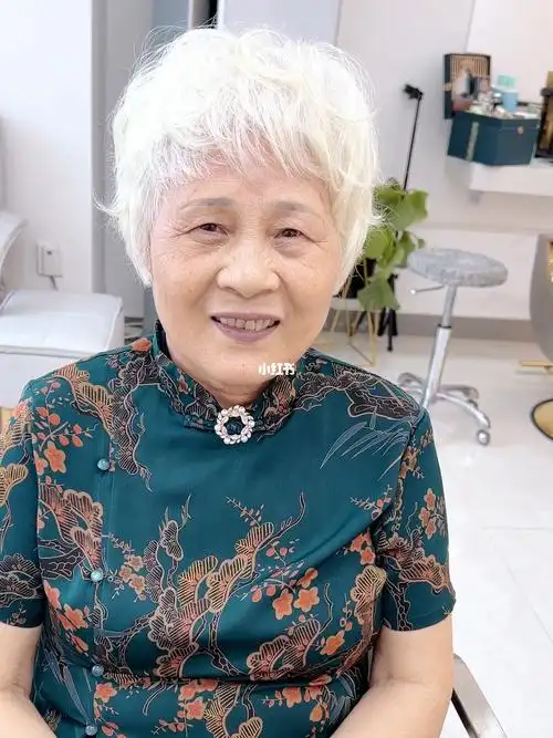 时尚 精致老太太烫发护理全套系#郑州发型设计 # #郑州染发烫发