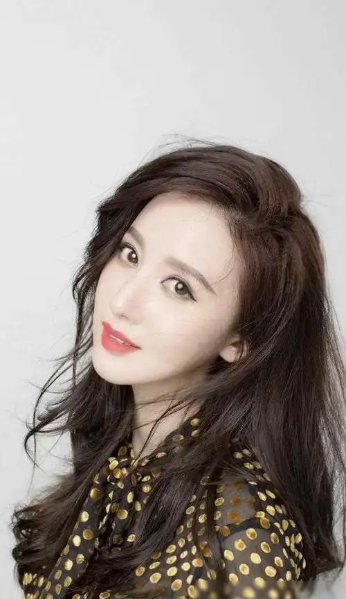 张萌中国内地女模特演员制片人主持人钢琴教师歌手