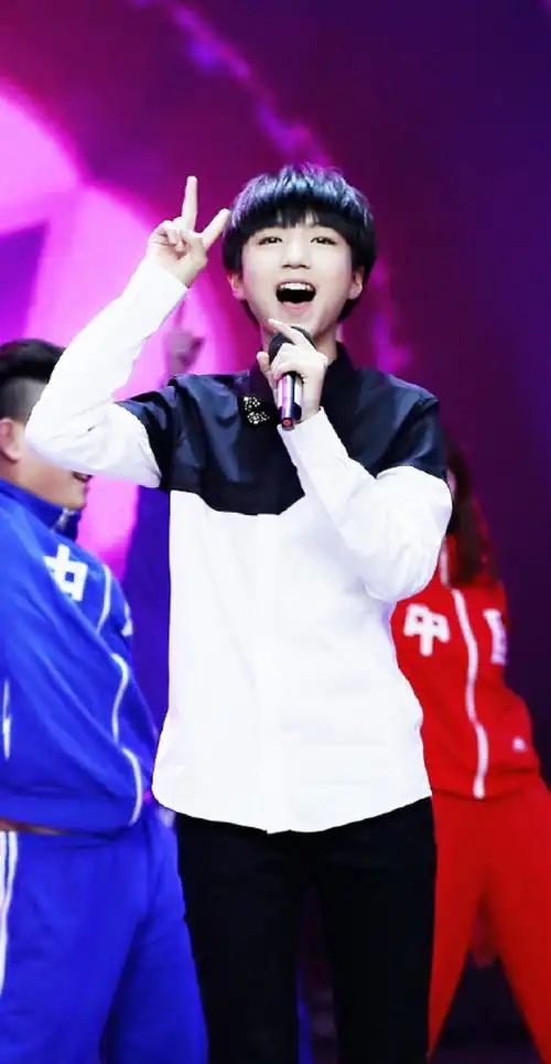 凯源##快本时隔306,宠爱凯源依旧# 快本上软萌的俊俊和盐酷的源源赞