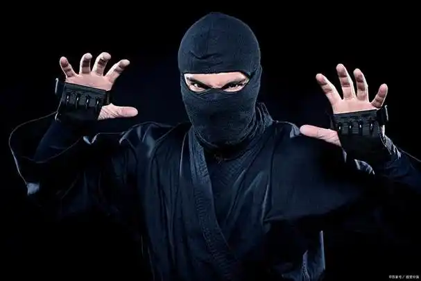 为什么中国的蒙面人都蒙下半张脸,西方的蒙面人都蒙上半张脸?