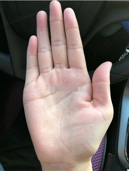 水形手,这种手相的人有艺术才华,学习能力强,观察敏锐,做事心细,善于