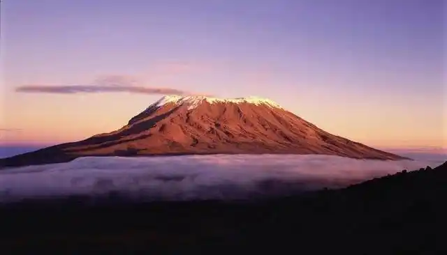 看见更大世界.全球最美旅游圣地———非洲之巅.乞力马扎罗山
