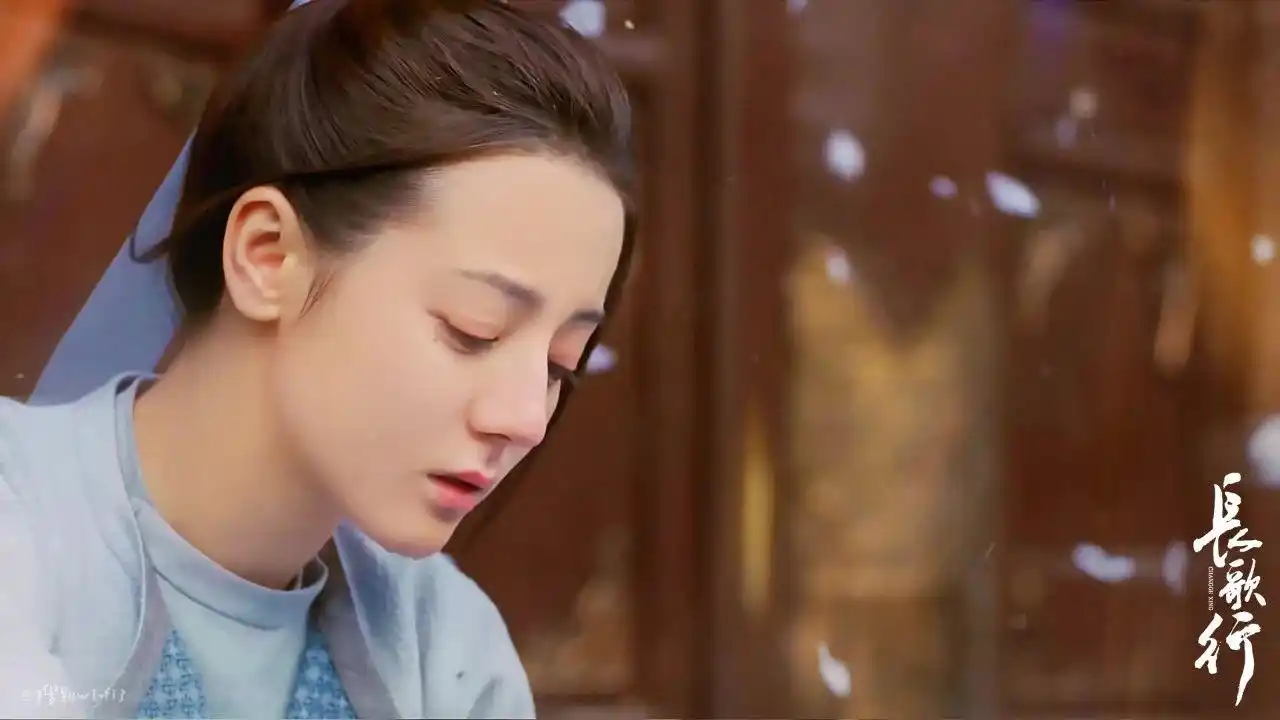 迪丽热巴壁纸美女就该怼脸拍美貌是李长歌最不值一提的优秀