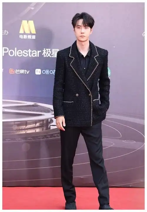 王一博vs肖战谁更帅气映阶碧草自春色隔叶黄鹂空好音