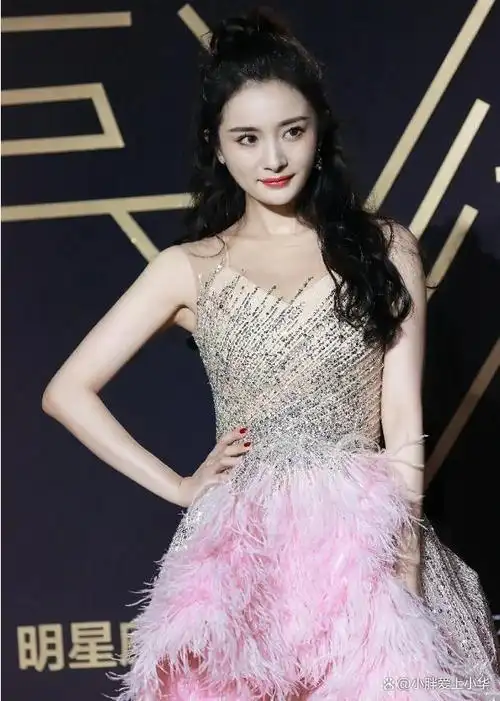 女神杨幂的资料身高1.66米,但实际是多少呢?