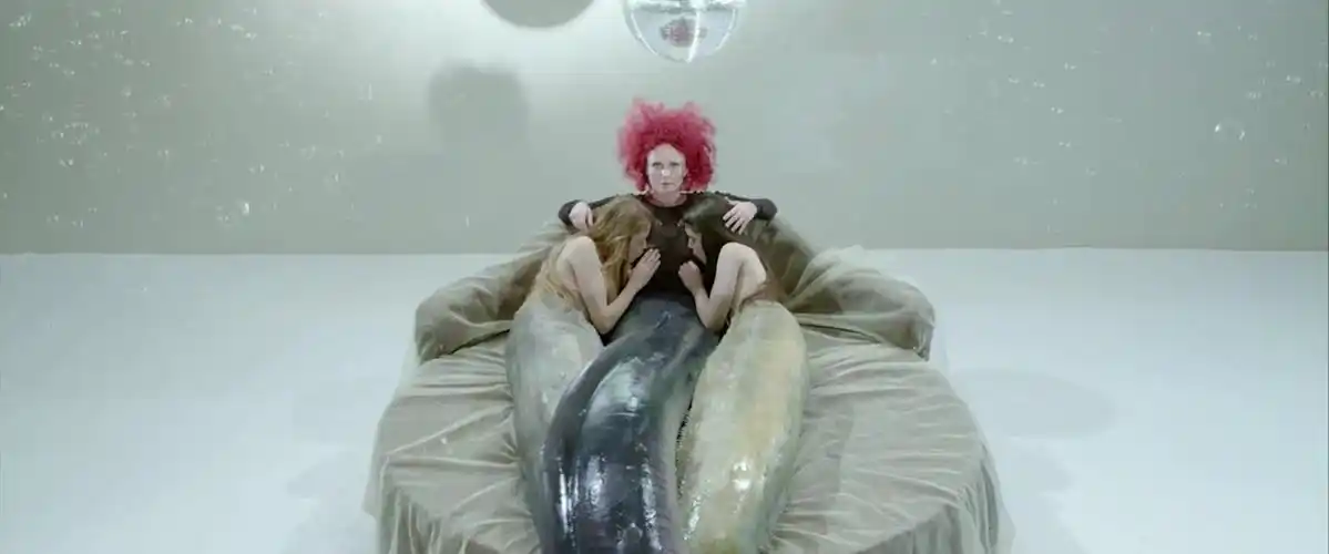 上岸后的美人鱼竟然喜欢吃这种食物,真相认人难以接受