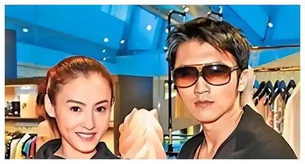 谢贤透露与张柏芝三胎关系,震撼曝光,谢霆锋婚事揭秘!