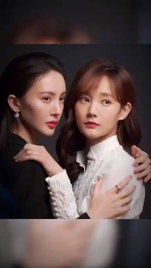 李一桐给金晨颁奖至尊闺蜜