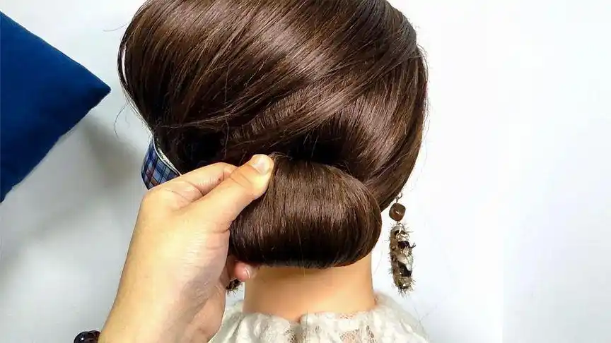 影视剧中的贵妇发型是这样盘的,还真简单,适合中年妈妈扎显气质