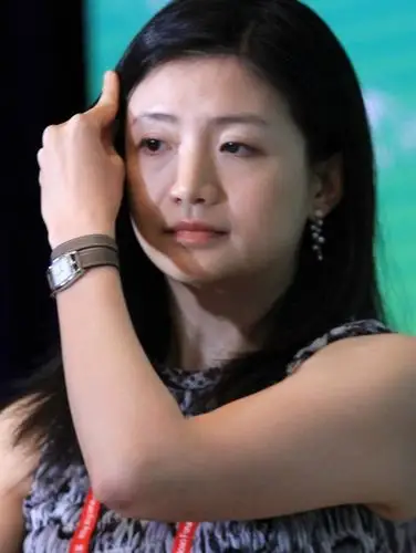 她是马云"云锋基金"董事,身家百亿,百度百科却查不到年龄