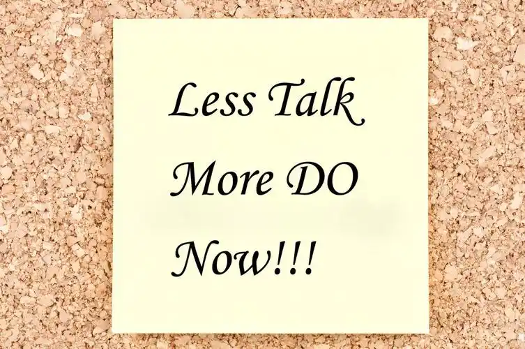 menos hablar más少说多做