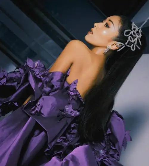 吉克隽逸一身紫色缎面礼服风情万种76