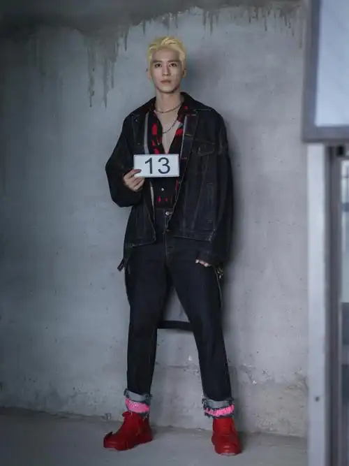 冲破束缚的限制,释放对时尚的想象78看许魏洲如何演