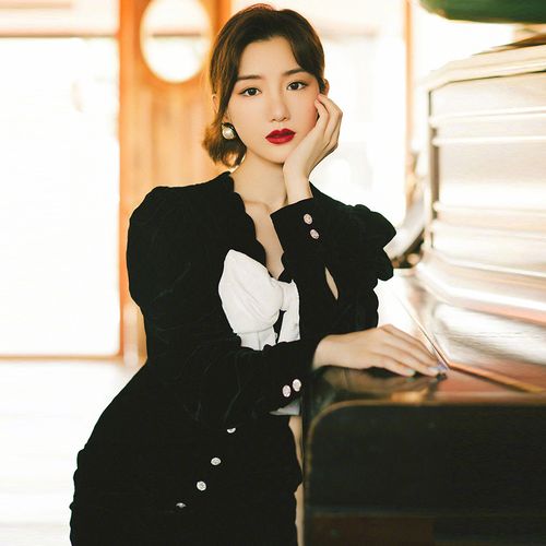 毛晓彤同款金丝绒连衣裙黑色法式赫本风复古设计感小众茶歇裙9727