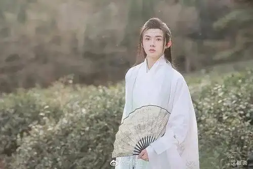 汉服少年 | 折扇翩跹陌上郎