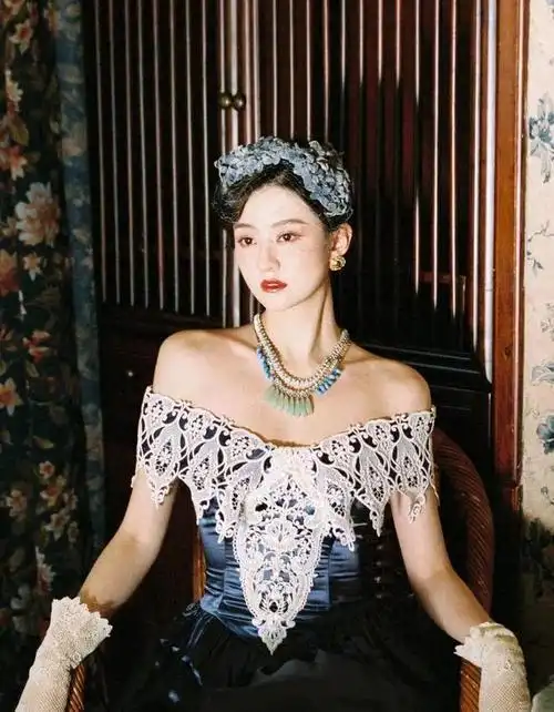 乔欣30岁生日大片像极了复古油画千金