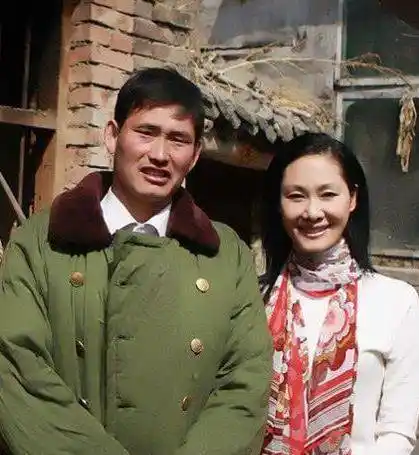 一夜成名,有人闹分手有人忙捞钱,而她嫁经纪人幸福_草帽_王二妮_丈夫