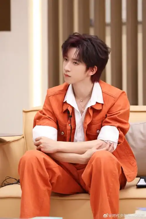 贺峻霖7015《令人心动的offer5》穿搭四则@时代少年团-贺峻霖在