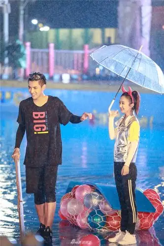 被吴亦凡打探身份赵丽颖扎刀自己我是猪