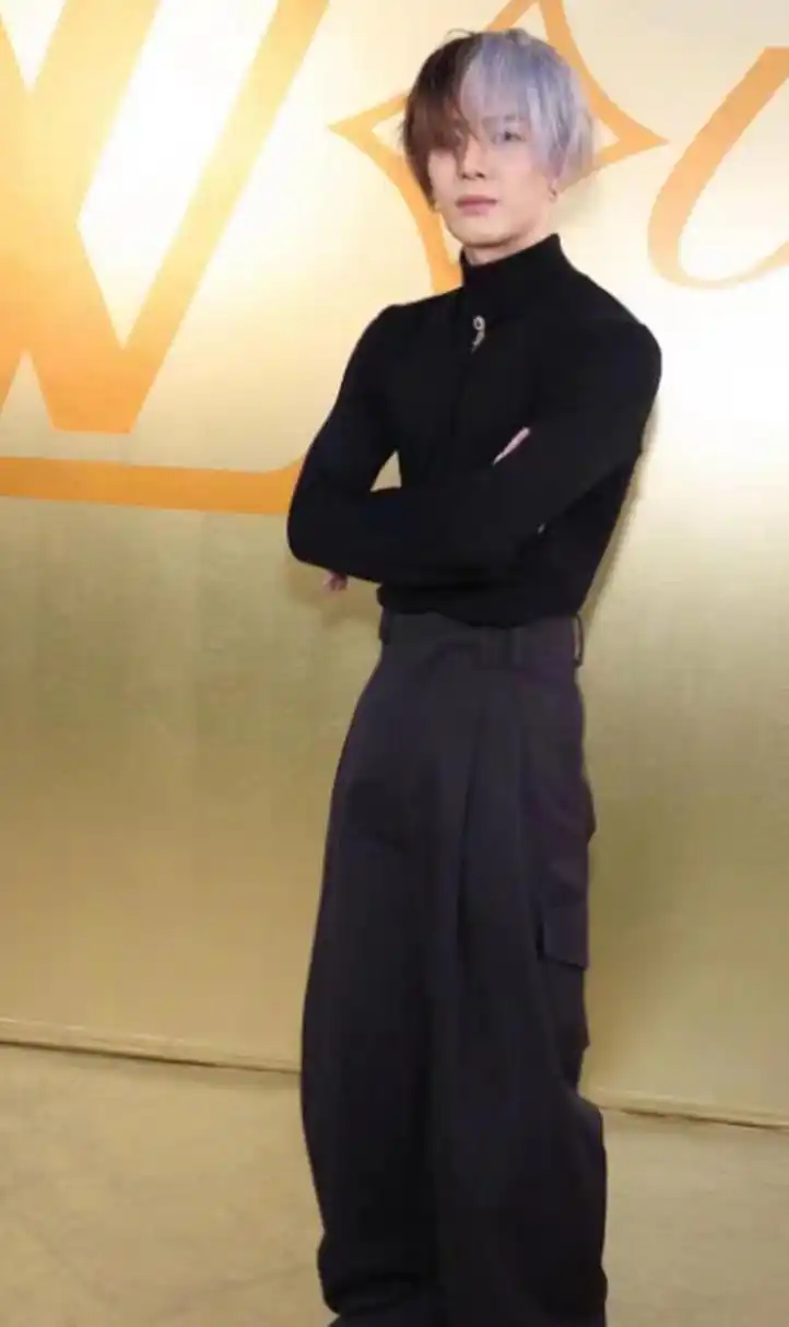 王嘉尔新发型真心不好看,不知道你们怎么看[什么鬼]