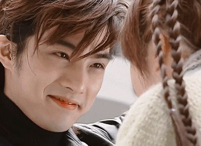 如果说曾经,《恶魔在身边》里的江猛,用各种挑眉,顶腮,歪嘴笑的微表情