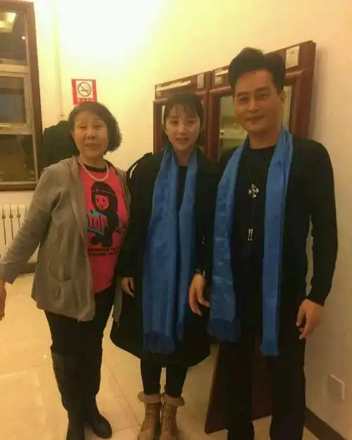 云飞成名后却抛弃妻子前妻独自带女儿生活女儿乖巧又懂事