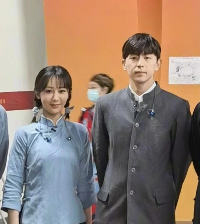 《破晓》台照曝光,李现杨紫邓伦合体,民国装的杨洋很少年