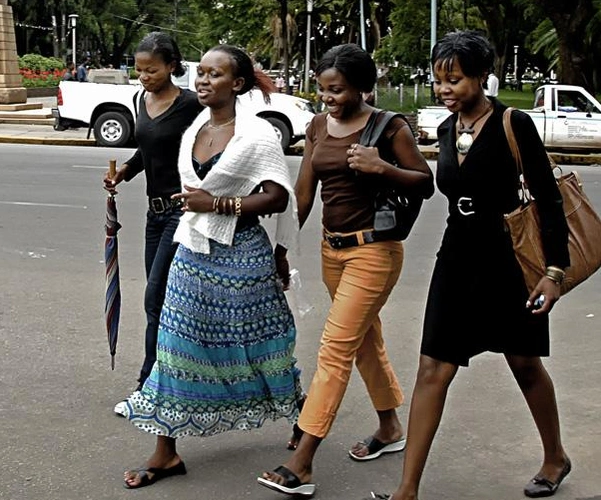 该国美女众多且实行一夫多妻,堪称男人的天堂,当地人却并不乐意