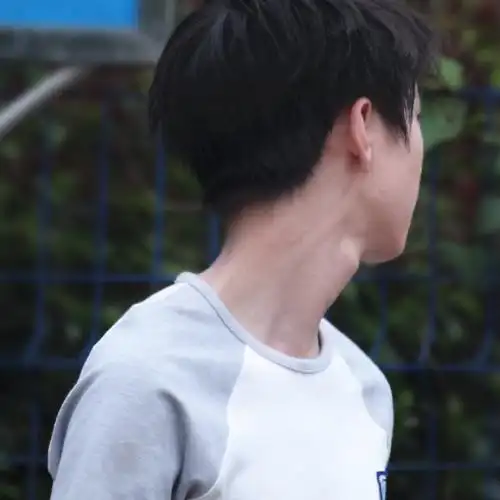 有种喉结秀叫王俊凯别人的喉结能撩人而他的却能让人中毒