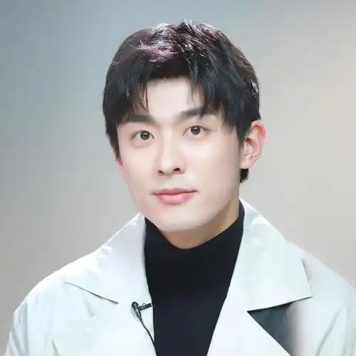 2019年参演由青年作家落落同名中篇小说改编并导演的电影《如果声音不