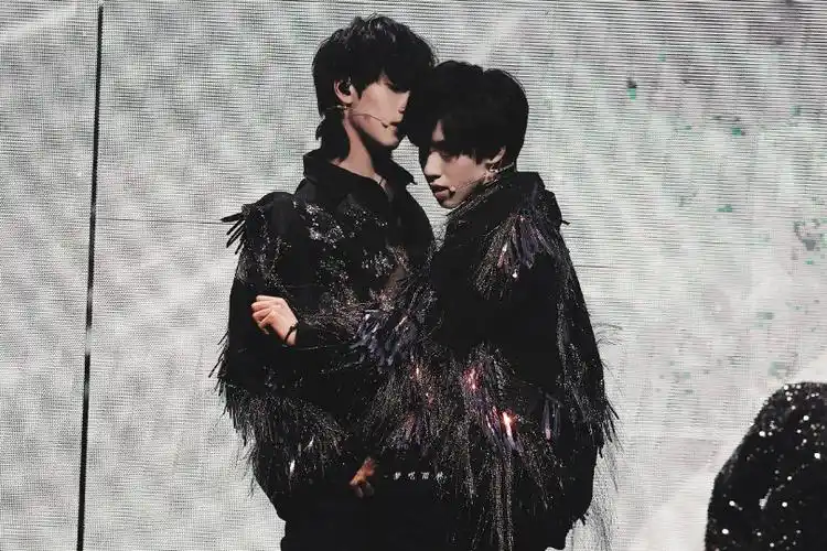 翔霖|严浩翔贺峻霖|tnt|时代少年团|饭拍饭修|图源微博见logo