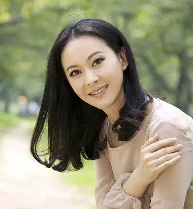 9款中年女士魅力中长发烫发减龄又漂亮