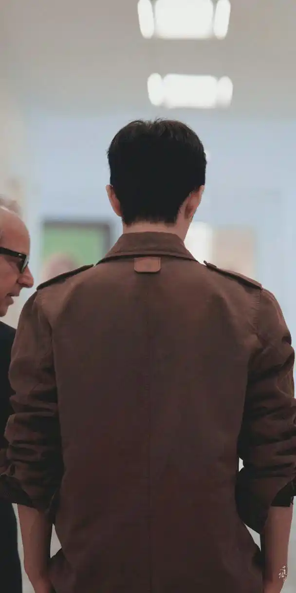 肖战的背影#  这个背影让人心里好踏实,有种天塌下来会有哥哥顶椎的