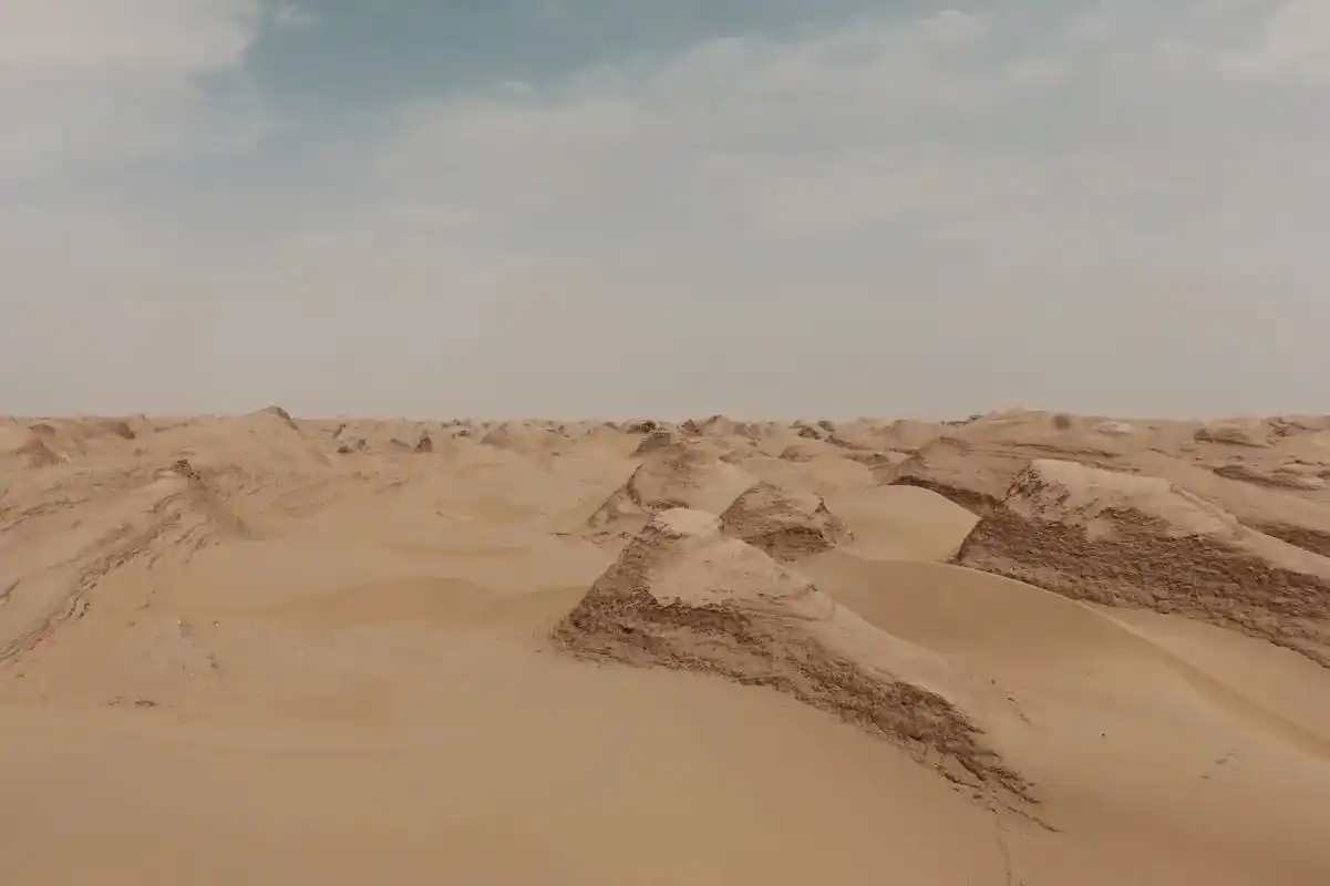 来穿越无人区吧.可以说是很壮观 视觉冲击🐮见识了荒芜与辽 - 抖音