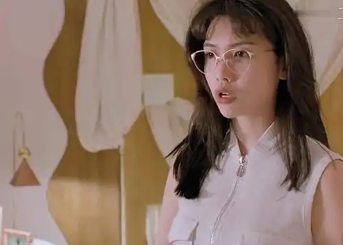 最近突发奇想重温超级学校霸王  发现里面女演员的衣服摆到现在看都好