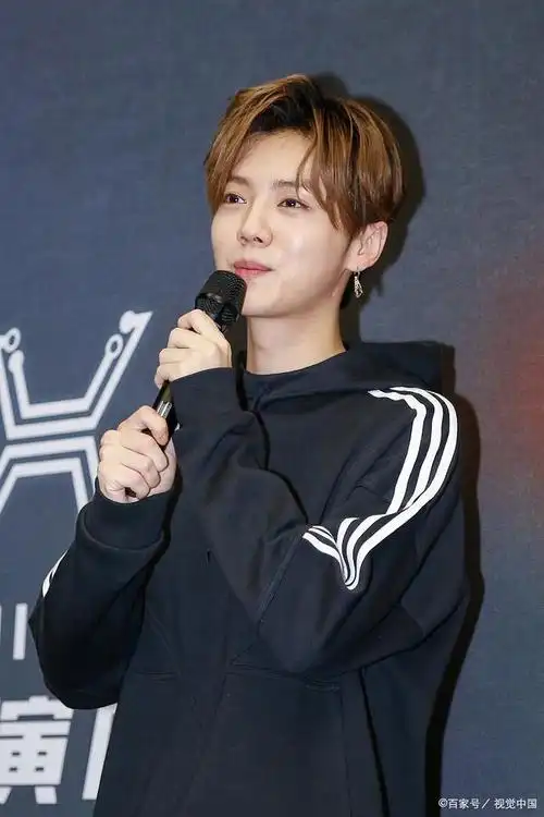 他的保镖称呼他为"少爷",鹿晗的背后,究竟是什么样的背景