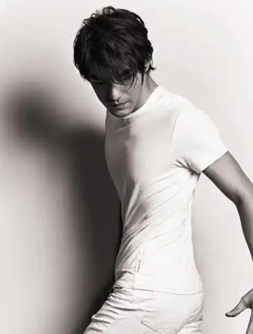 组图:碧欧泉代言人金城武新造型(2)